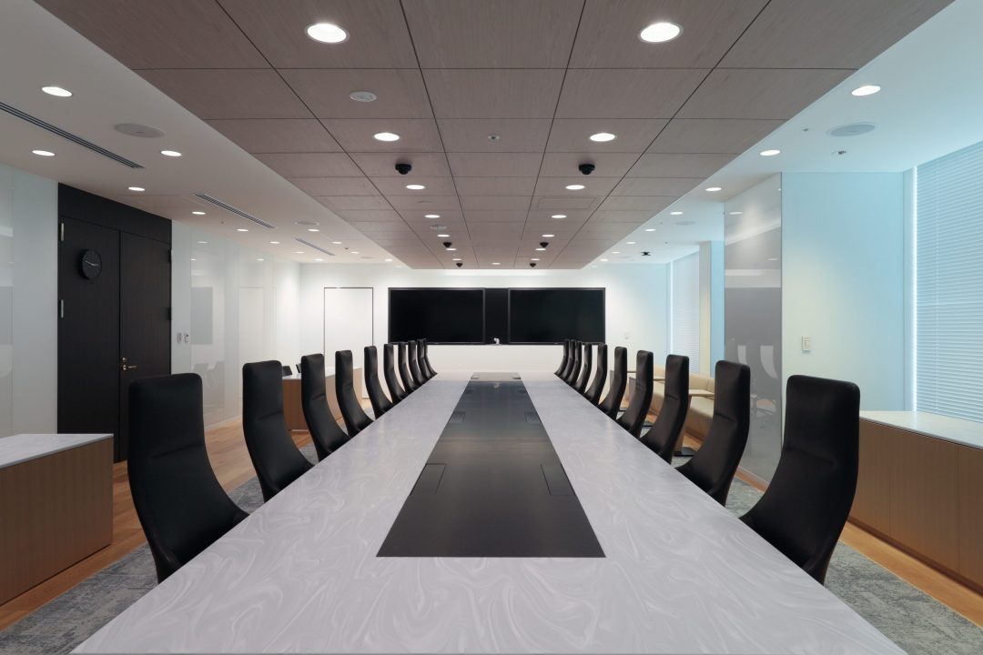 三菱マテリアル　本社オフィス：プレゼンテーション時／プレゼンテーターにしっかりと光が当たり、プレゼンに集中